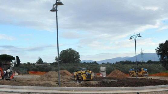 Rotatoria al cimitero, presto il taglio del nastro