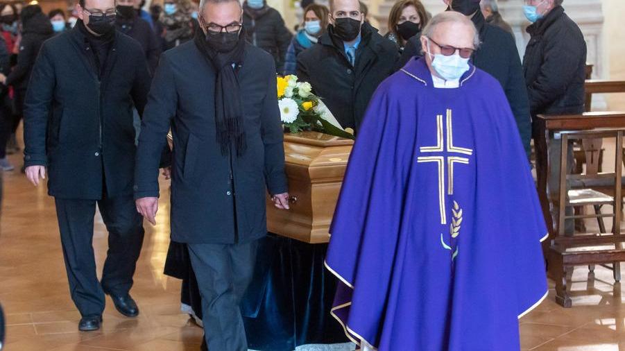 «Ciao Federico» ultimo saluto al titolare del Centro Storico