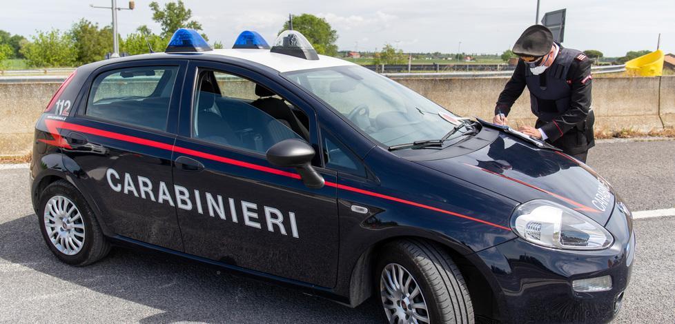 Scoperto alla guida dell’auto sequestrata minaccia i militari