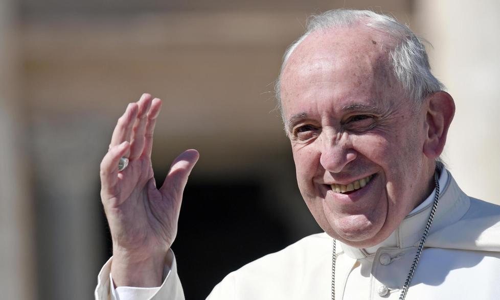 Papa Francesco e gli anziani nella docu-serie di Netflix 