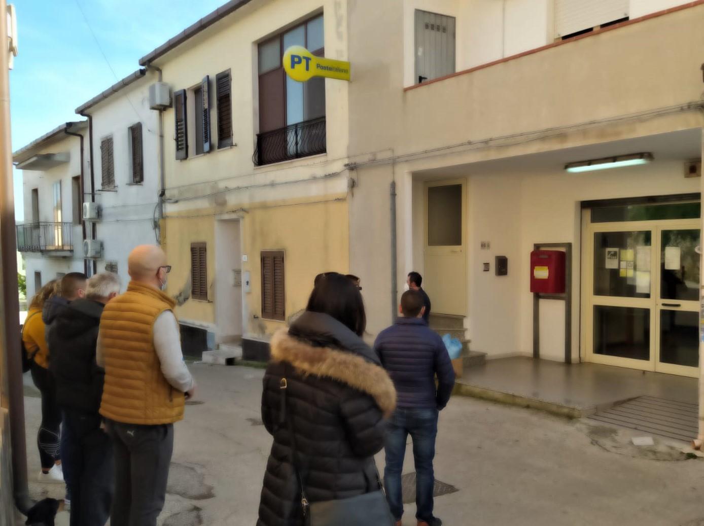 Ressa agli sportelli, il sindaco scrive alle Poste 