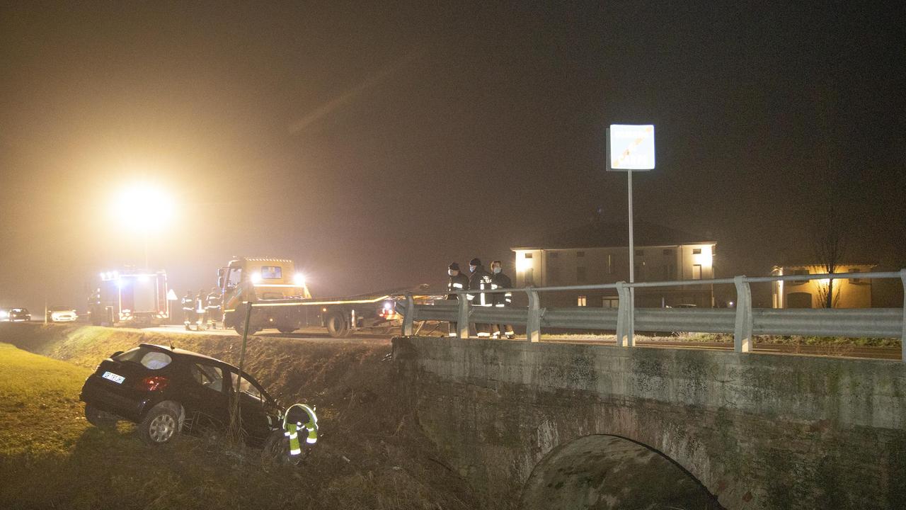 Soliera Con l’auto fuori strada: due feriti ad Appalto