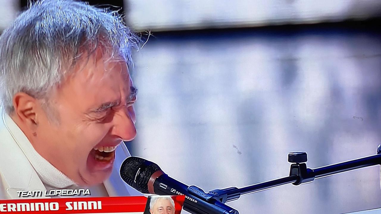 Erminio Sinni canta "A mano a mano"
