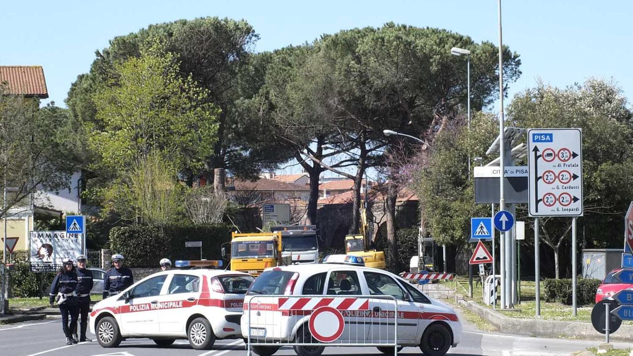 Fugge all’alt dei vigili automobilista bloccato dopo un inseguimento