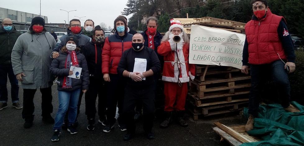 I lavoratori della Goldoni al presidio