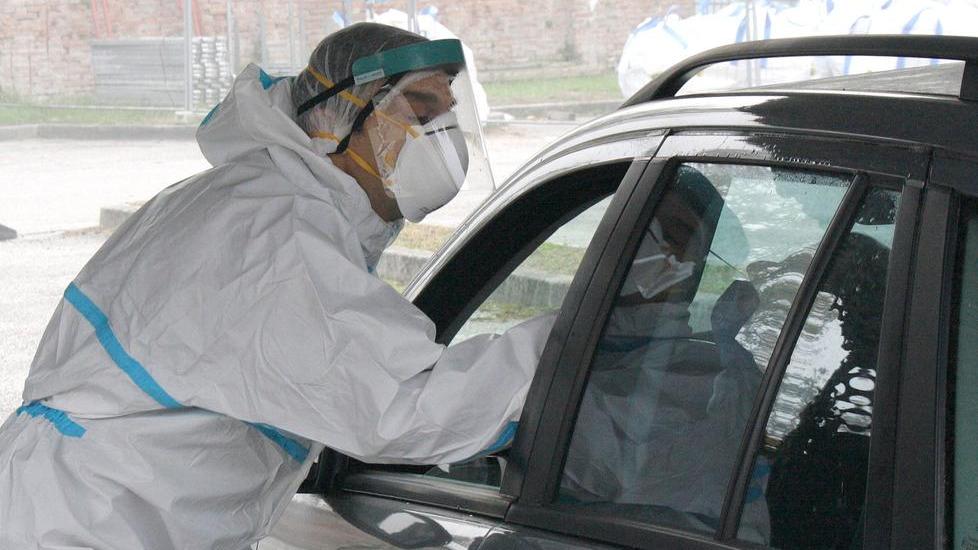 Ansia da pandemia, al telefono c’è lo psicologo e il servizio è gratuito: ecco come contattarlo