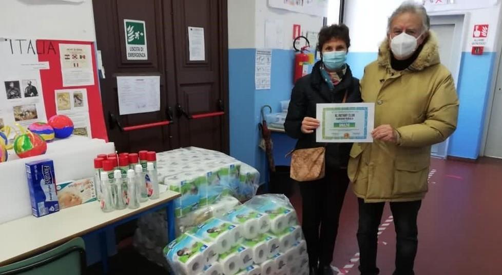 Il Rotary rifornisce le scuole di gel e termoscanner