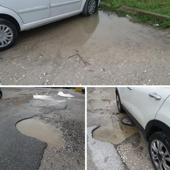 Proteste per l’area di sosta piena di buche 