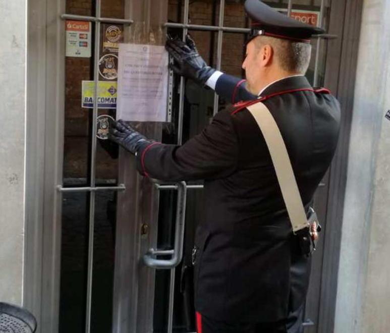 Festa proibita dentro al pub: sfilza di multe 