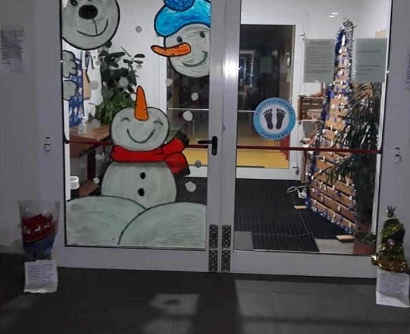 Finale. Bivacchi e sporcizia davanti all’asilo Dono dai vandali pentiti: «Chiediamo scusa» 