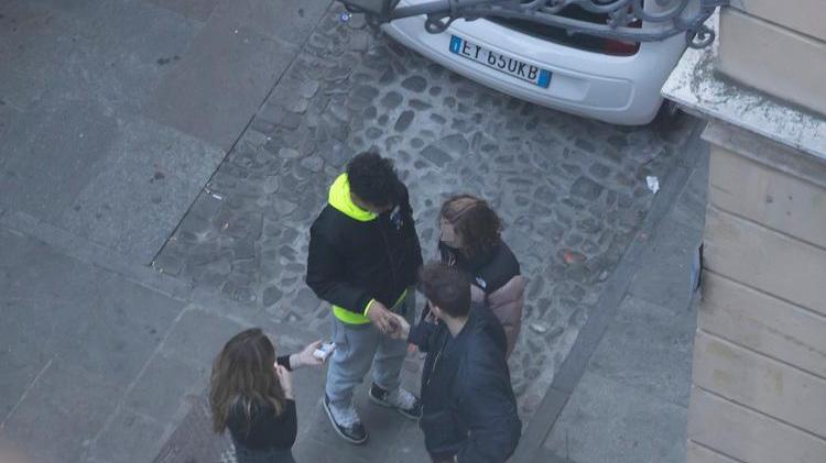 Modena, gang scatenate in centro: «Volevano assaltare il locale Ho fatto il 113 e sono scappati»
