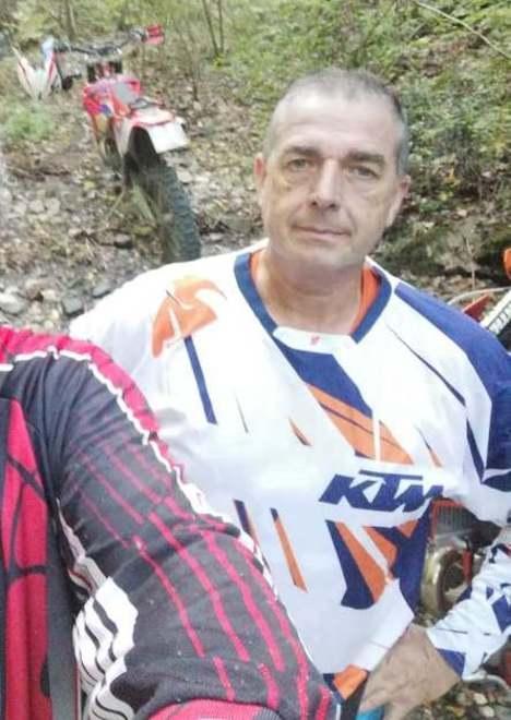 Campione di cross trovato morto: i tre elementi-chiave e i dubbi ancora da chiarire 