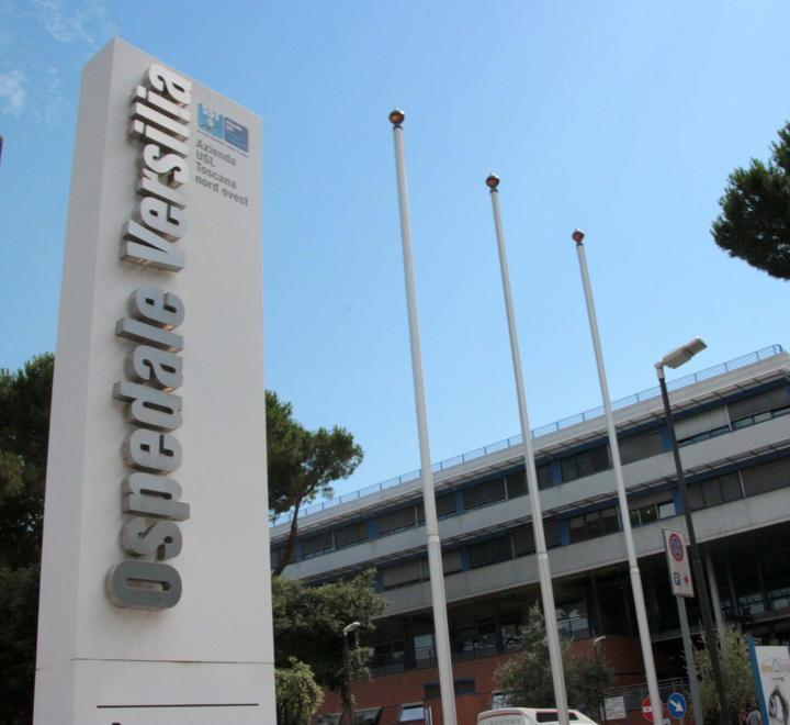 Focolaio Covid in un reparto del Versilia: contagiati pazienti, medici e infermieri 