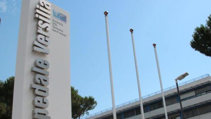 Focolaio Covid in un reparto del Versilia: contagiati pazienti, medici e infermieri