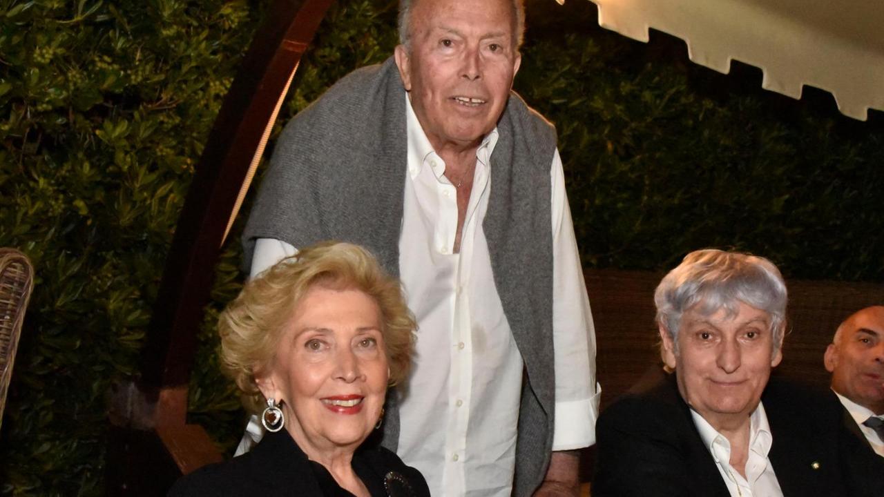 Massimo Ferrari, al centro, con la famiglia Guidi