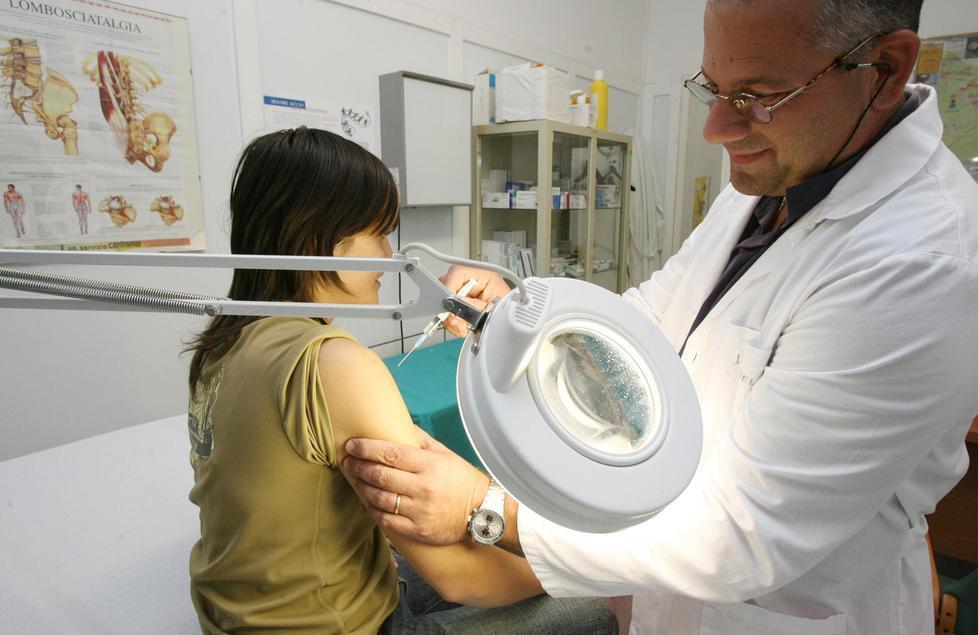 Influenza alle porte, il vaccino ora c’è ma bisogna farlo prima che sia tardi 