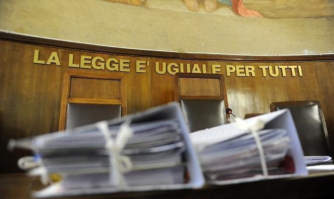 Stupro di gruppo su una 21enne, stangata sui quattro del branco 