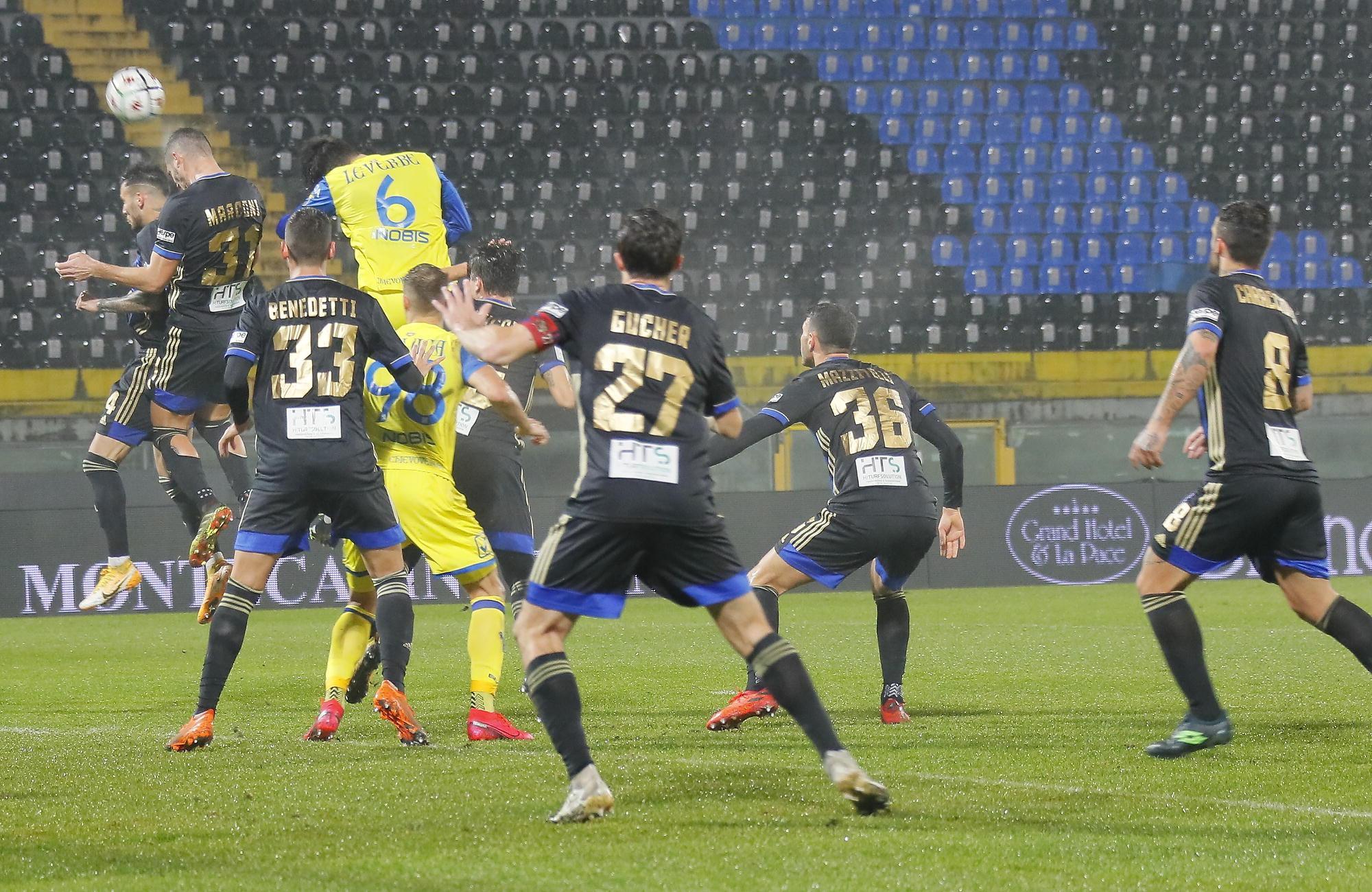 Una fase della partita all'Arena
