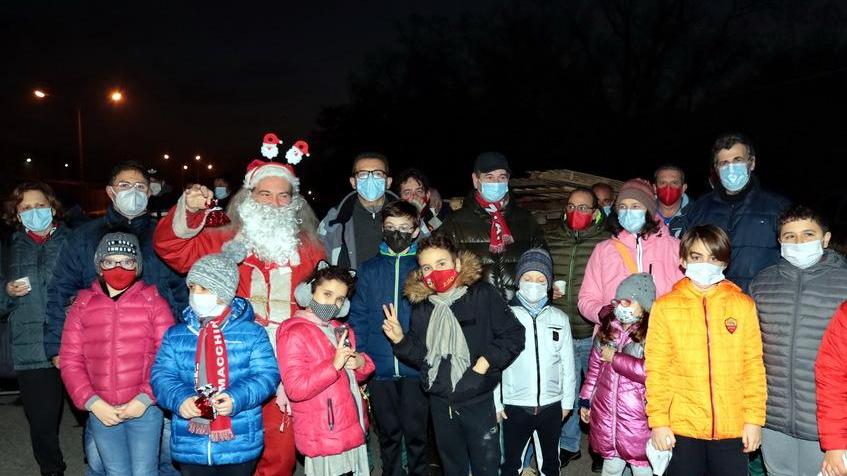 Babbo Natale ieri al presidio dei lavoratori davanti allo stabilimento della Goldoni