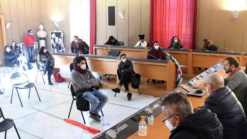 La Serinper non paga gli stipendi i lavoratori scendono in piazza