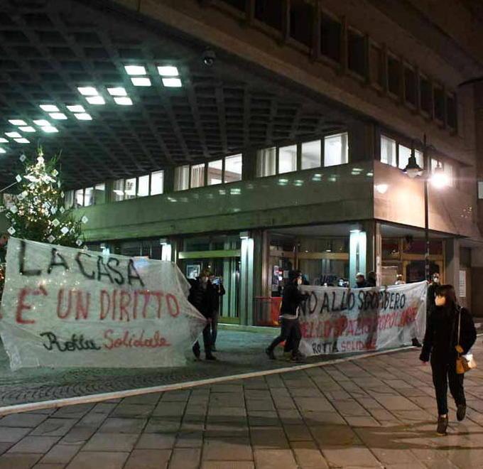 «Stop agli sfratti e via alla graduatoria subito» 