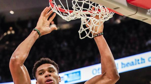 I marziani a spicchi Torna lo show Nba: Giannis e Brooklyn sfidano king LeBron