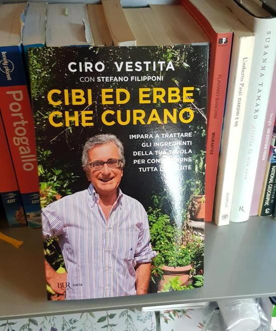 In libreria “Cibi ed erbe che curano” del medico nutrizionista Ciro Vestita