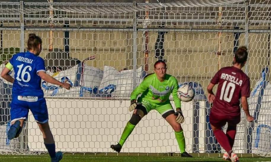 Granatine, pari a Perugia La traversa nega la gioia del gol a Sandy Iannella 