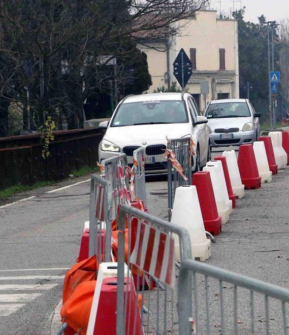 Prove carico sul ponte Chiusura e ingorghi