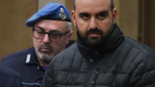 In auto con un coltello scappa dalle Volanti