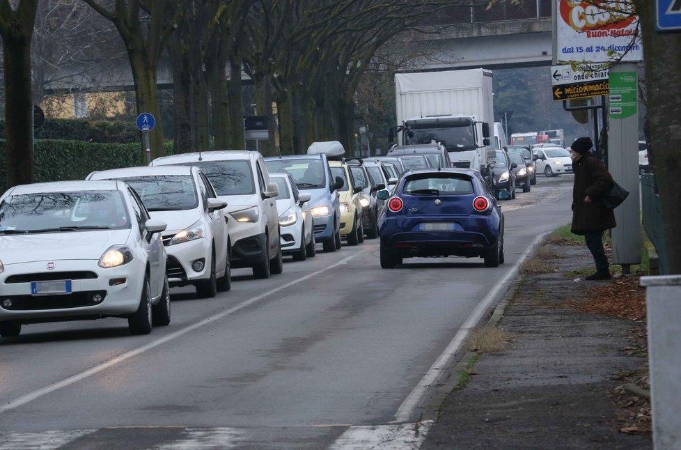 Chiusa via Inghilterra per lavori Traffico in tilt 