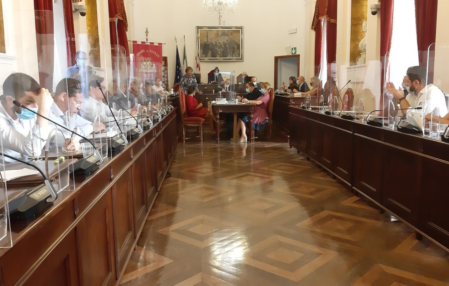 Terremoto in Comune a Sassari: «Il patto con Campus per evitare elezioni in emergenza Covid» 