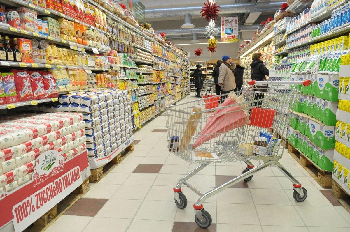 Covid, i sindacati all'attacco: "Chiudere i market alimentari durante le feste in Sardegna"