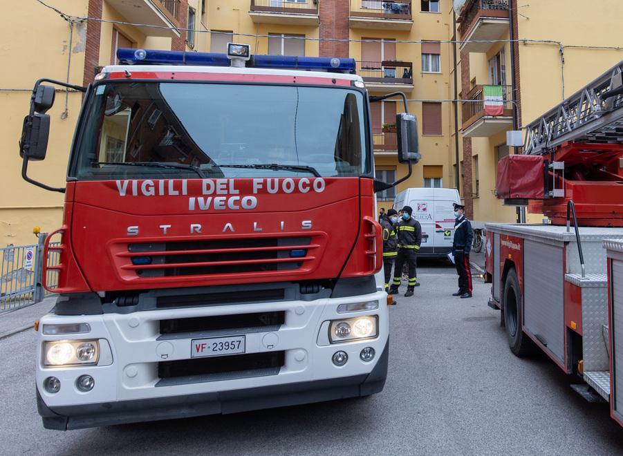 Mani incastrate in un macchinario Ferito un operaio 