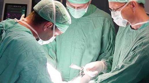 Muore dopo tre arresti cardiaci sotto inchiesta due medici