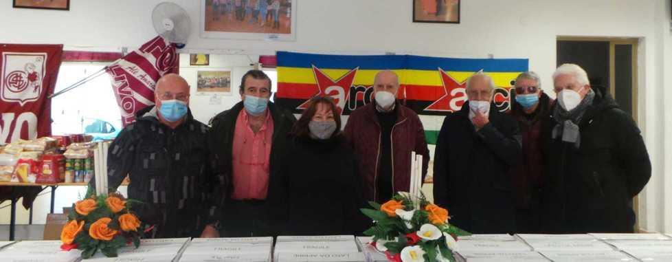 Pacchi ai bisognosi grazie al Club Magnozzi