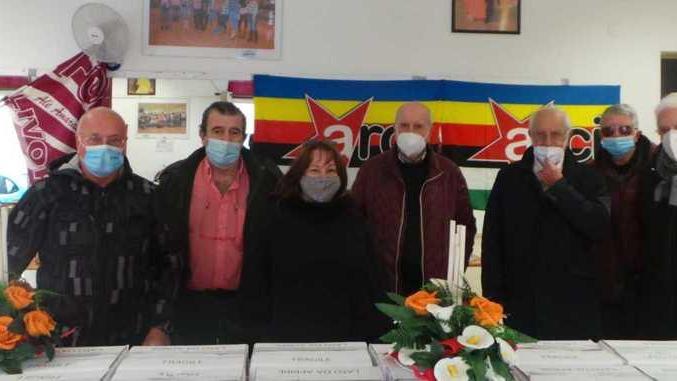 Pacchi ai bisognosi grazie al Club Magnozzi