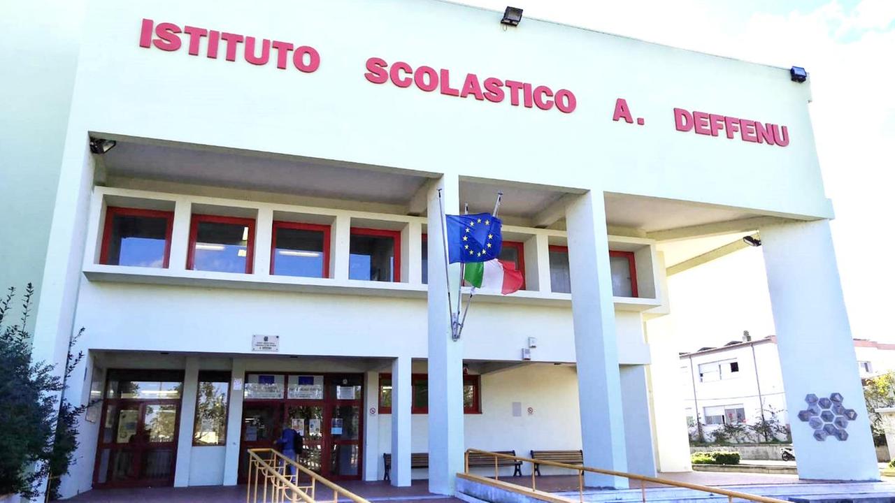 Addio aule di Maria Rocca al “Deffenu” i doppi turni