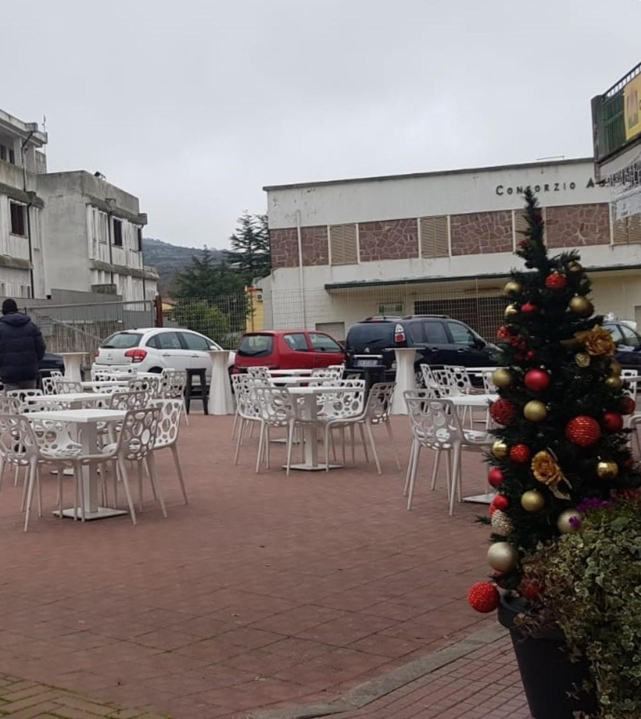 Più che aperitivo, un party Chiuso il Caffè degli artisti 