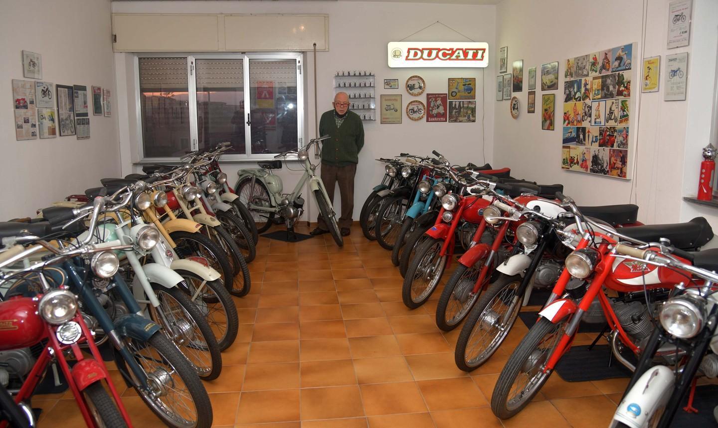 Olbia, dentro un appartamento il museo delle due ruote 