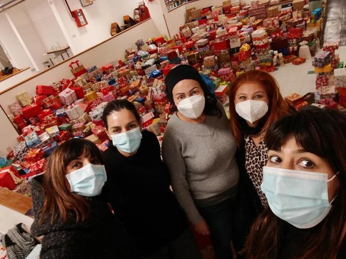 Sassari, miracolo di Natale alle elementari di Carbonazzi: raccolti 2500 pacchi