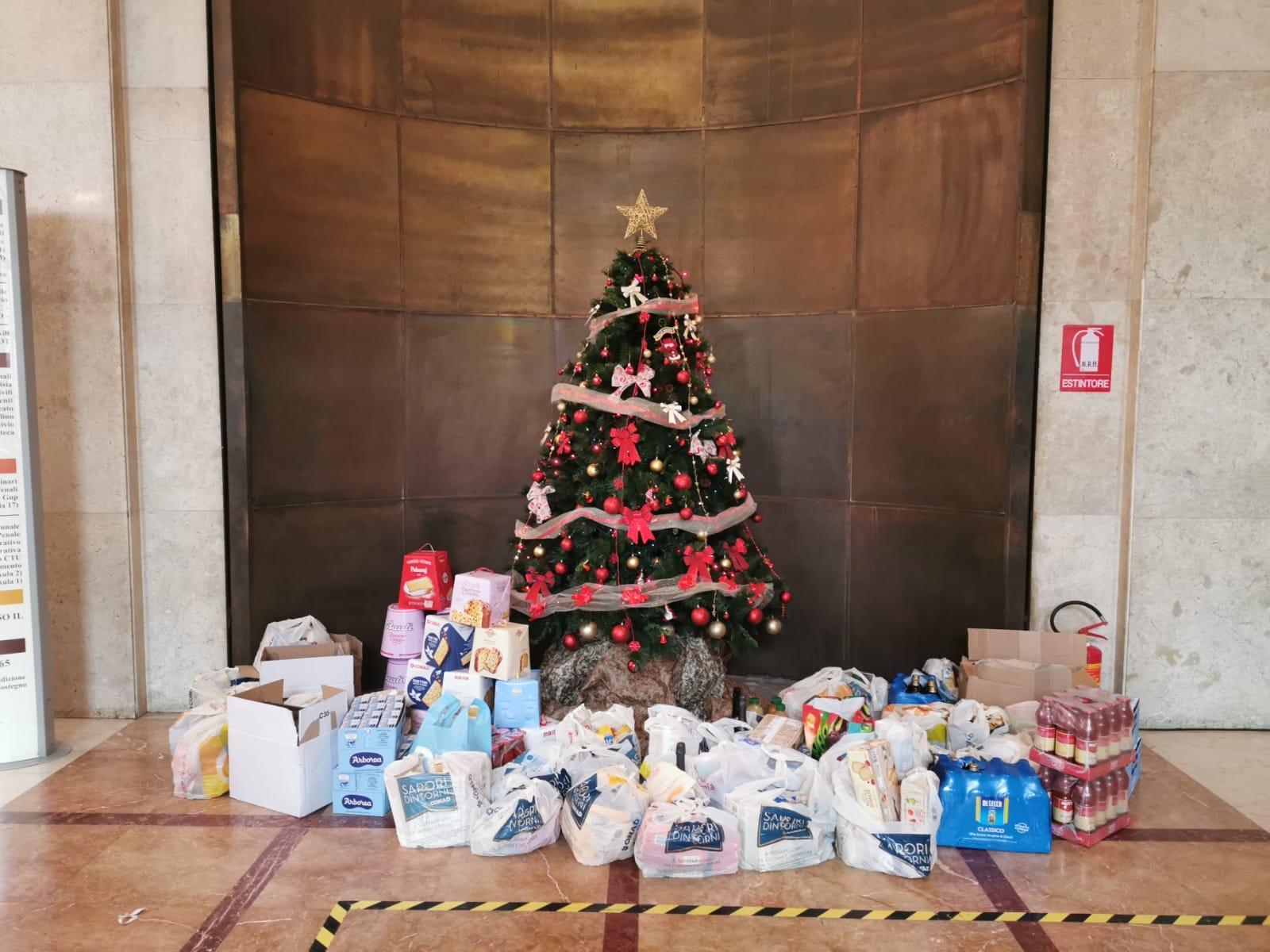 Sassari, in tribunale l'albero di Natale della solidarietà