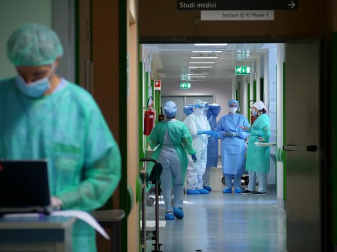Covid, una vittima e 47 nuovi casi a Prato