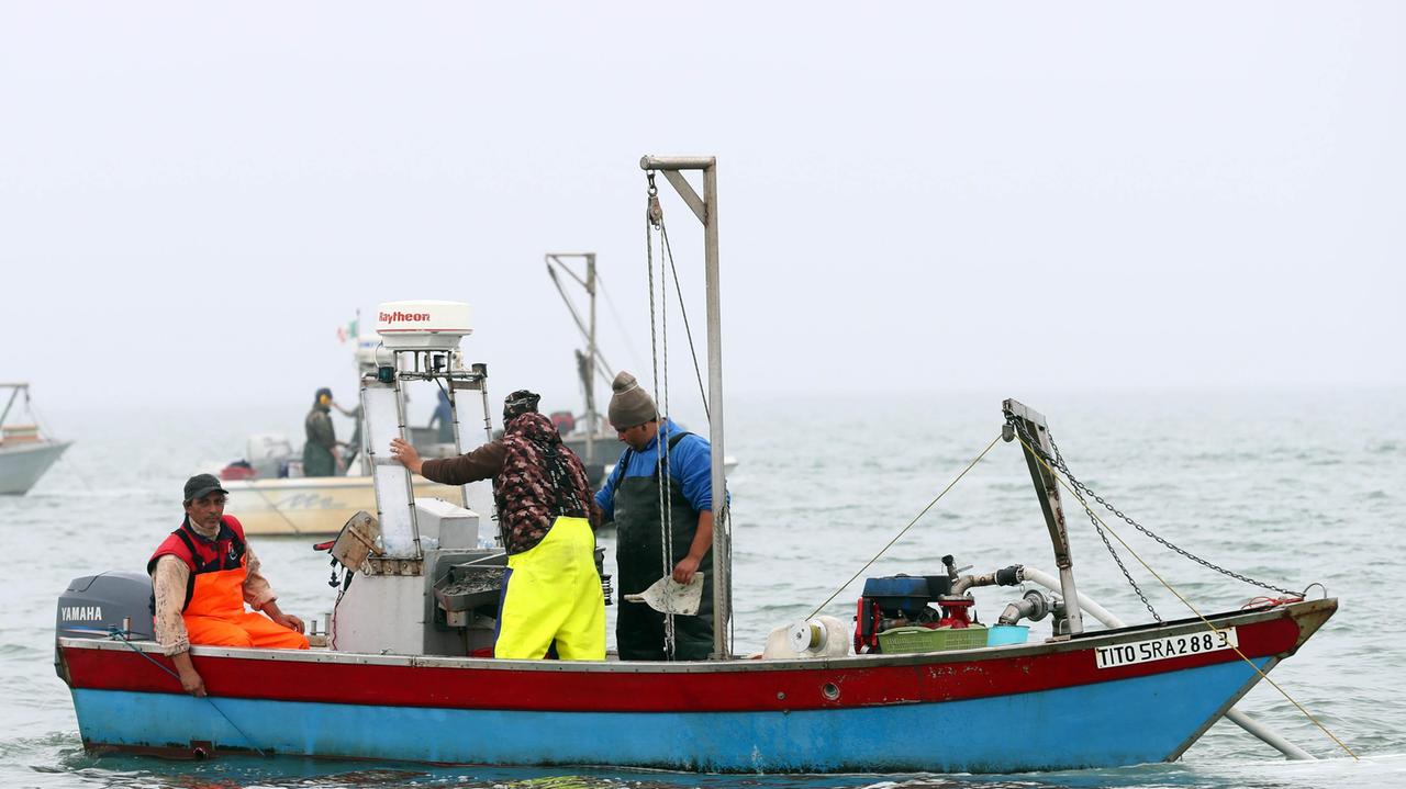 Goro, pesca abusiva in Sacca: scoperti altri due "furbetti"