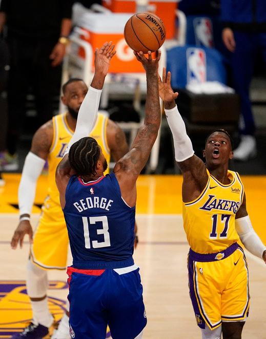 Lakers, campioni ko al debutto Il primo derby è dei Clippers 