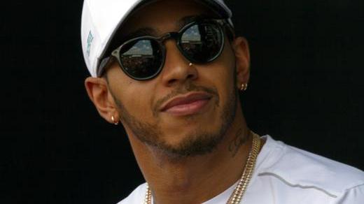 L’Aci premia Lewis Hamilton per i suoi ottimi risultati nei tre Gp disputati in Italia