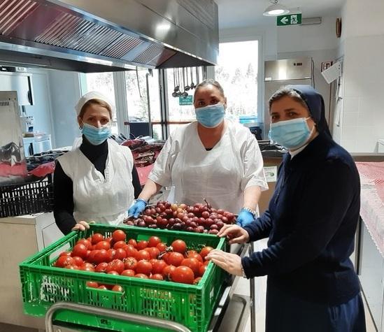 Vigilia e Natale al villaggio Caritas pranzo da asporto per 250 persone 