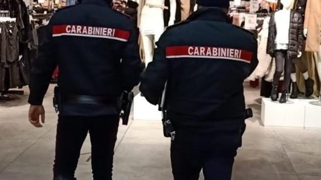 Ruba felpa bloccato da pattuglia di carabinieri