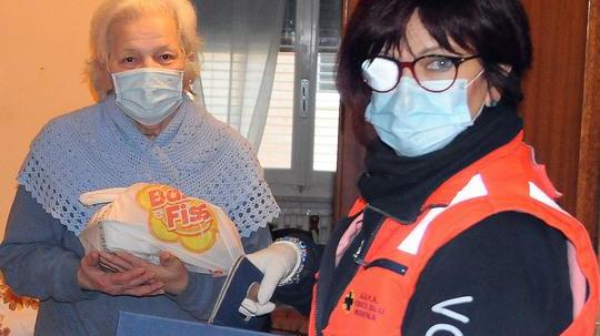 Modena. Un pranzo di Natale per chi è solo Il regalo degli angeli in ambulanza