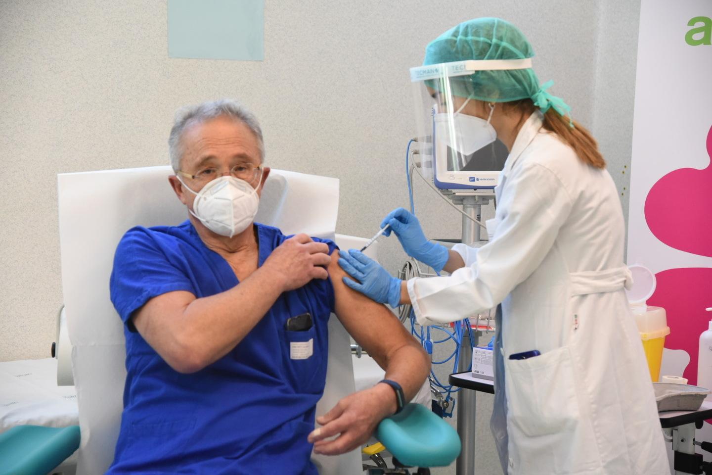 Vax day in Sardegna, Solinas: "Un passo importante per il ritorno alla normalità"